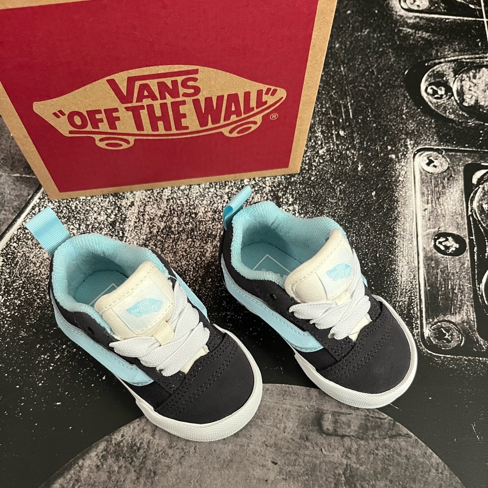 NIB Vans - Picture 7 of 10